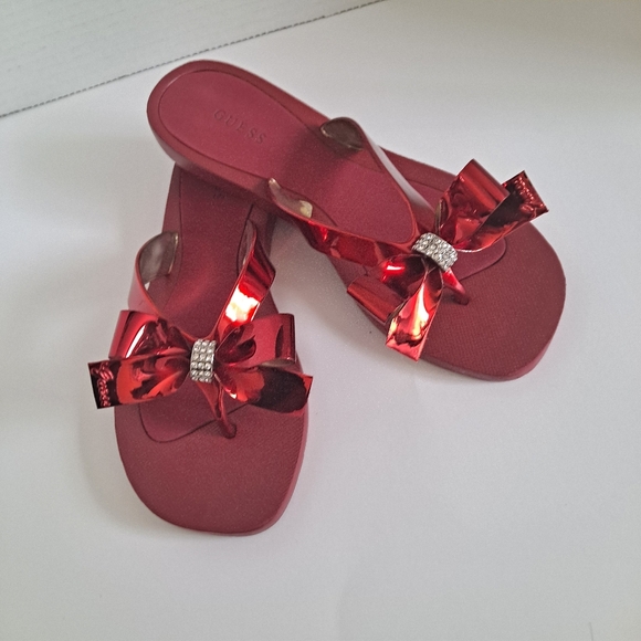 Guess Shiny Red Bow Flip Flops  size 5 - Picture 4 of 4